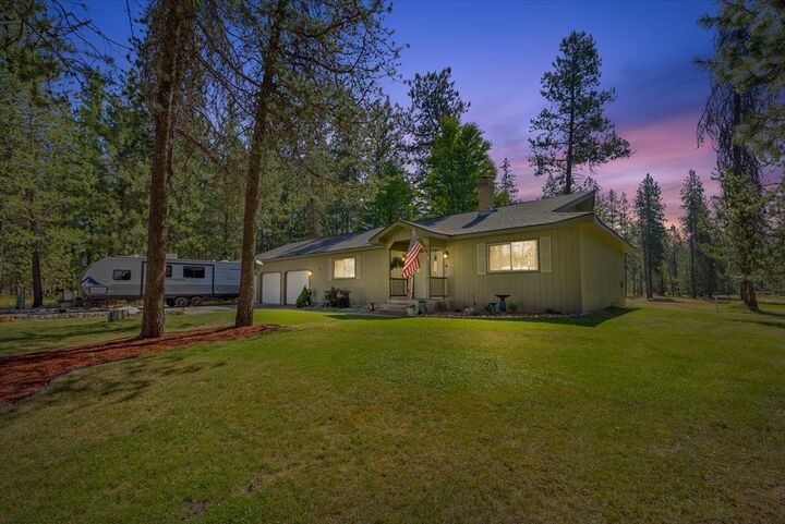 Property Photo:  207 Eagle Dr  WA 99109 