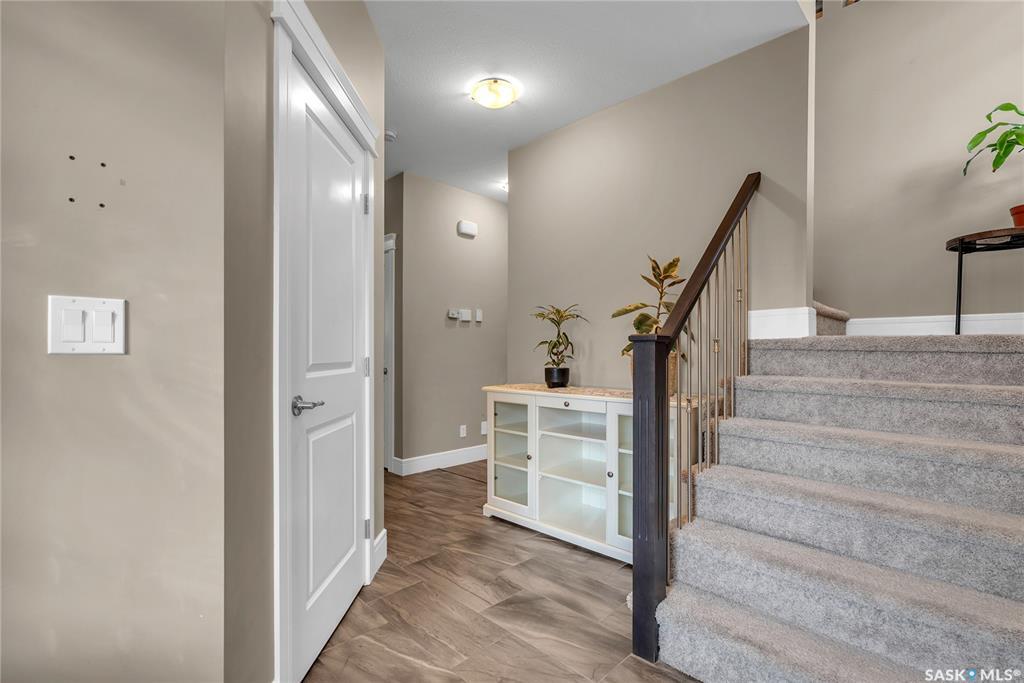 Property Photo: 1147 Pringle Way SK S7T 1C9