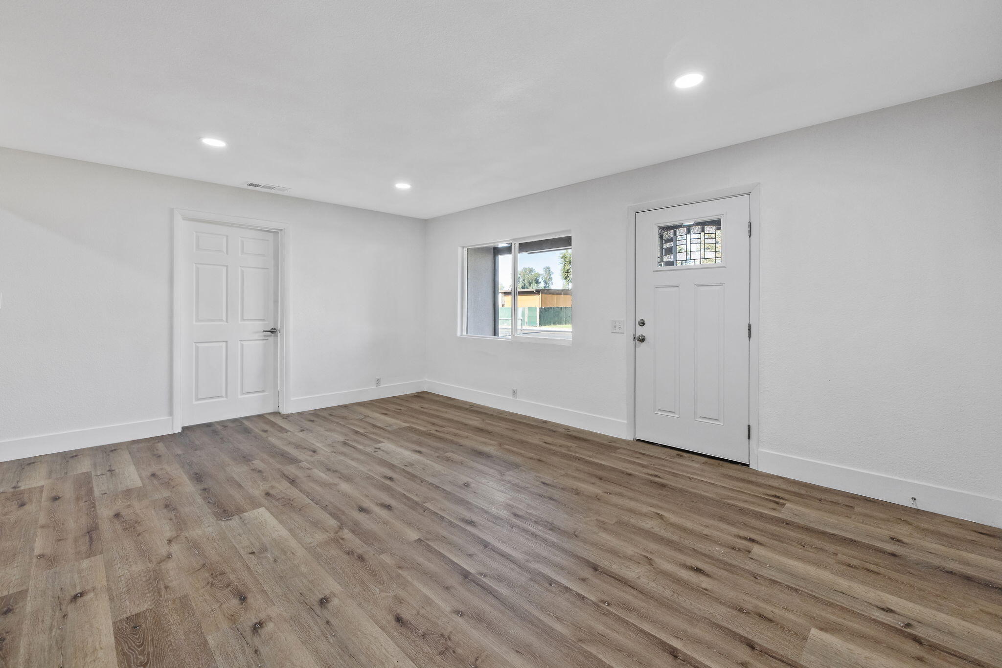 Property Photo:  916 N Mooney Boulevard  CA 93291 