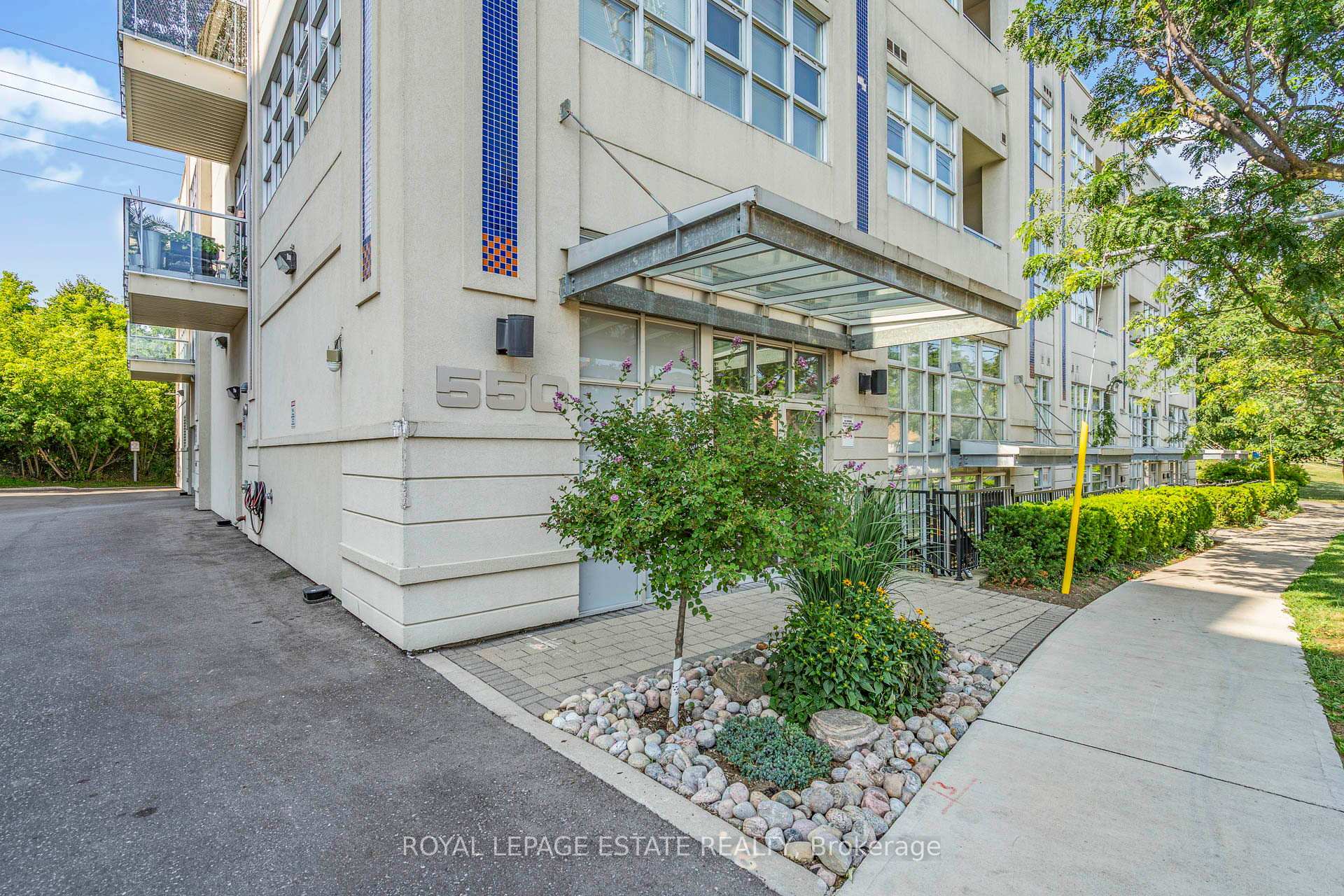 Property Photo:  550 Hopewell Avenue 301  ON M6E 2S6 