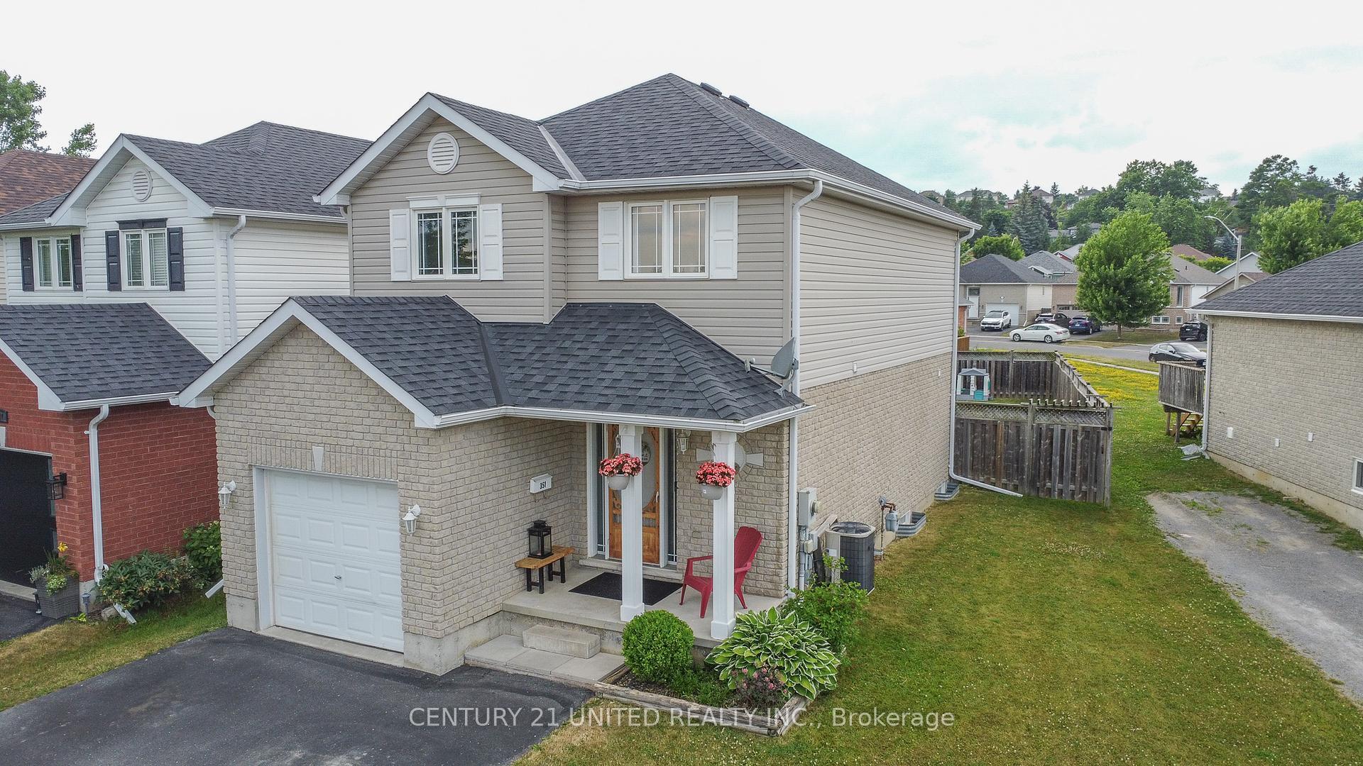 Photo de la propriété: 351 Spillsbury Drive ON K9K 2N6