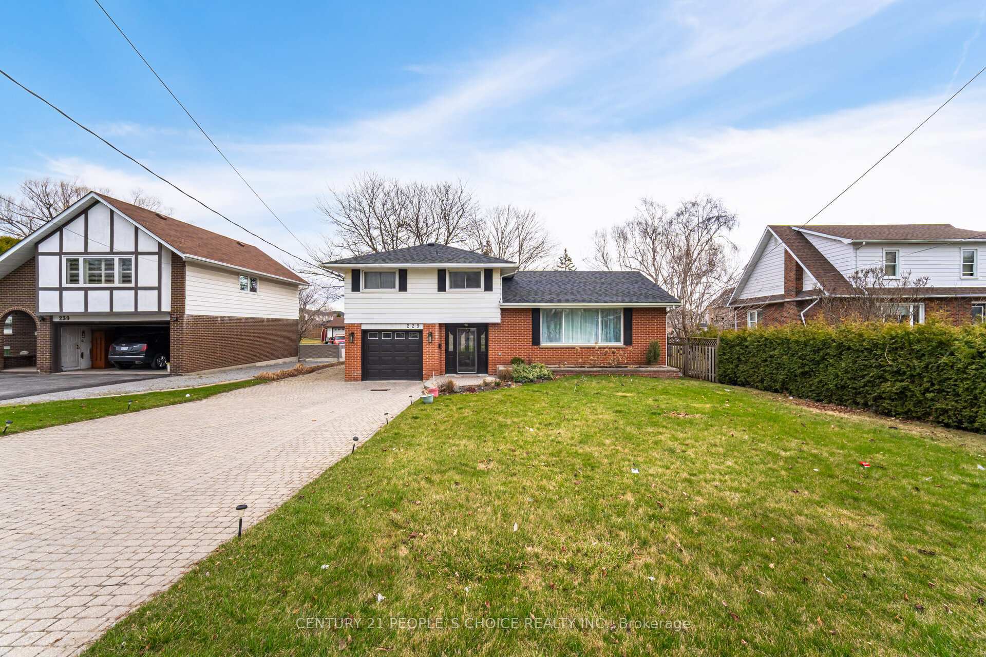 Photo de la propriété: 229 Liberty Street N ON L1C 2M6