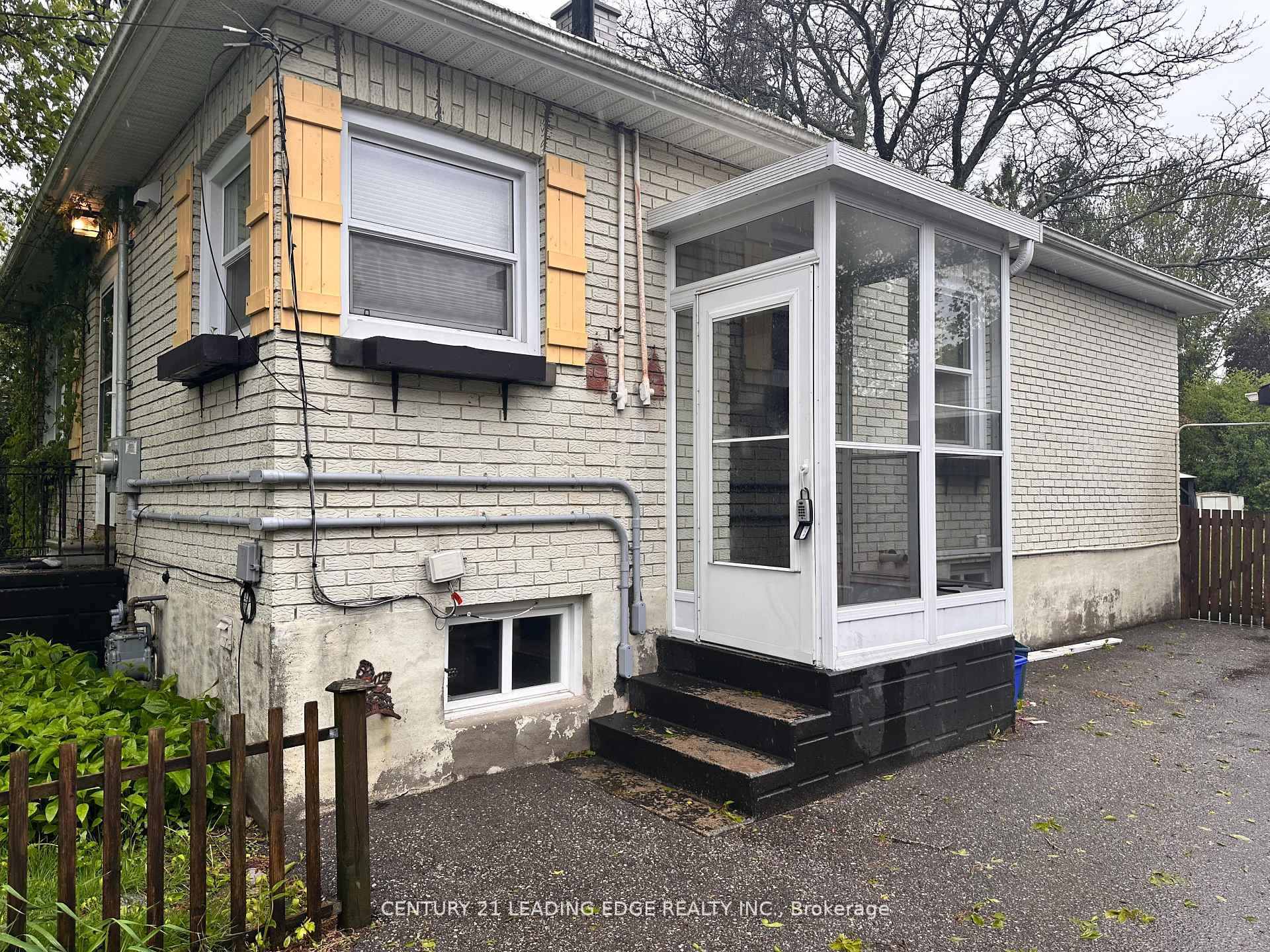 Photo de la propriété:  92 Thickson Road N Bsmt  ON L1N 3R1 