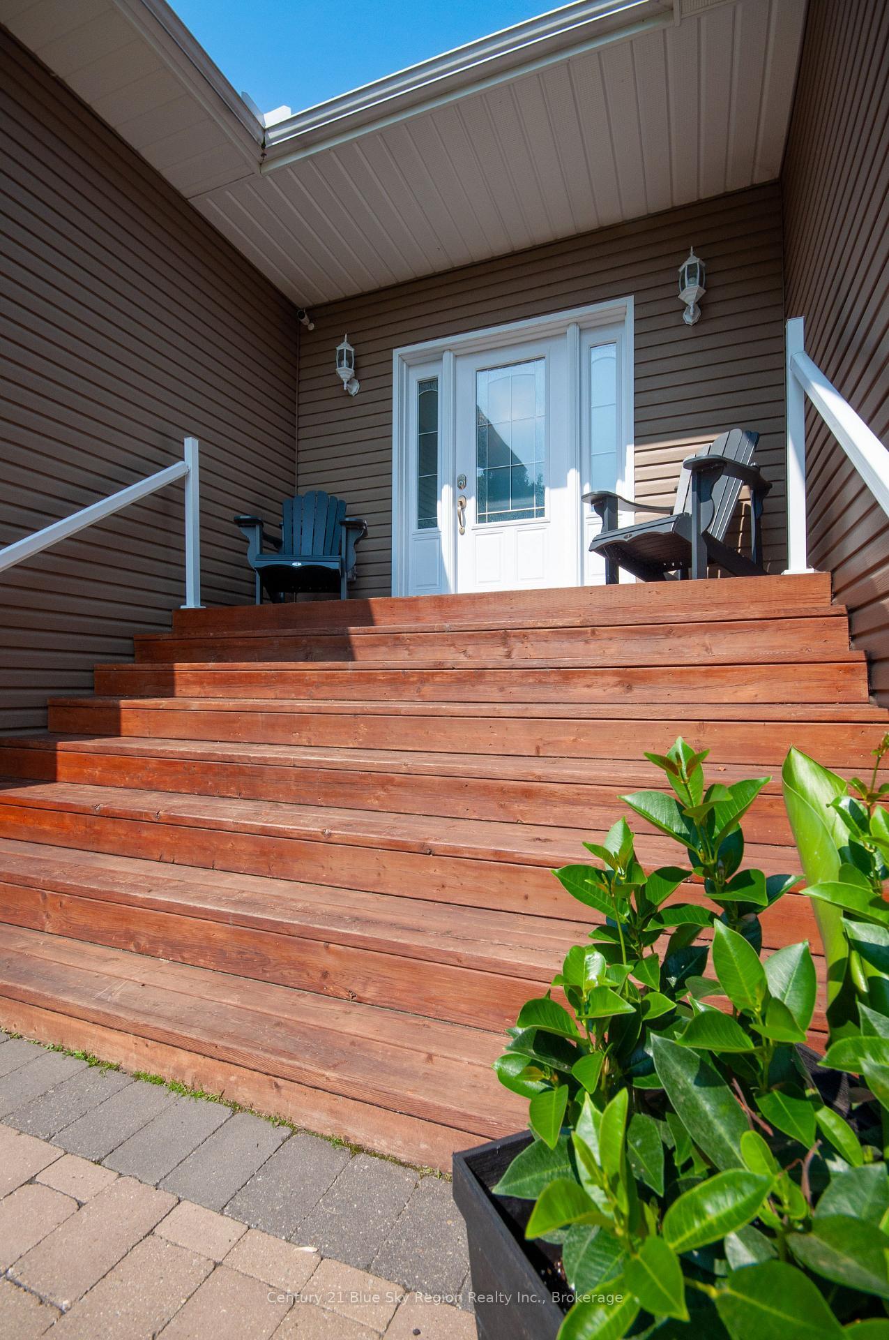 Photo de la propriété: 805 Evansville Drive ON P2B 2K5