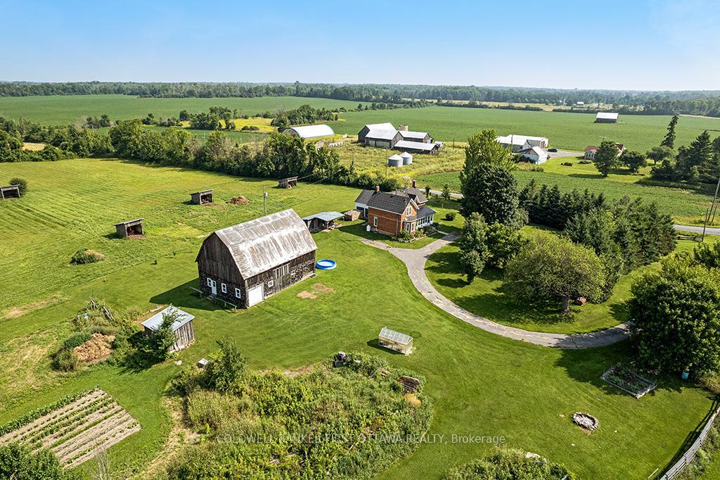 Property Photo: 453 Day Road ON K7H 3C3