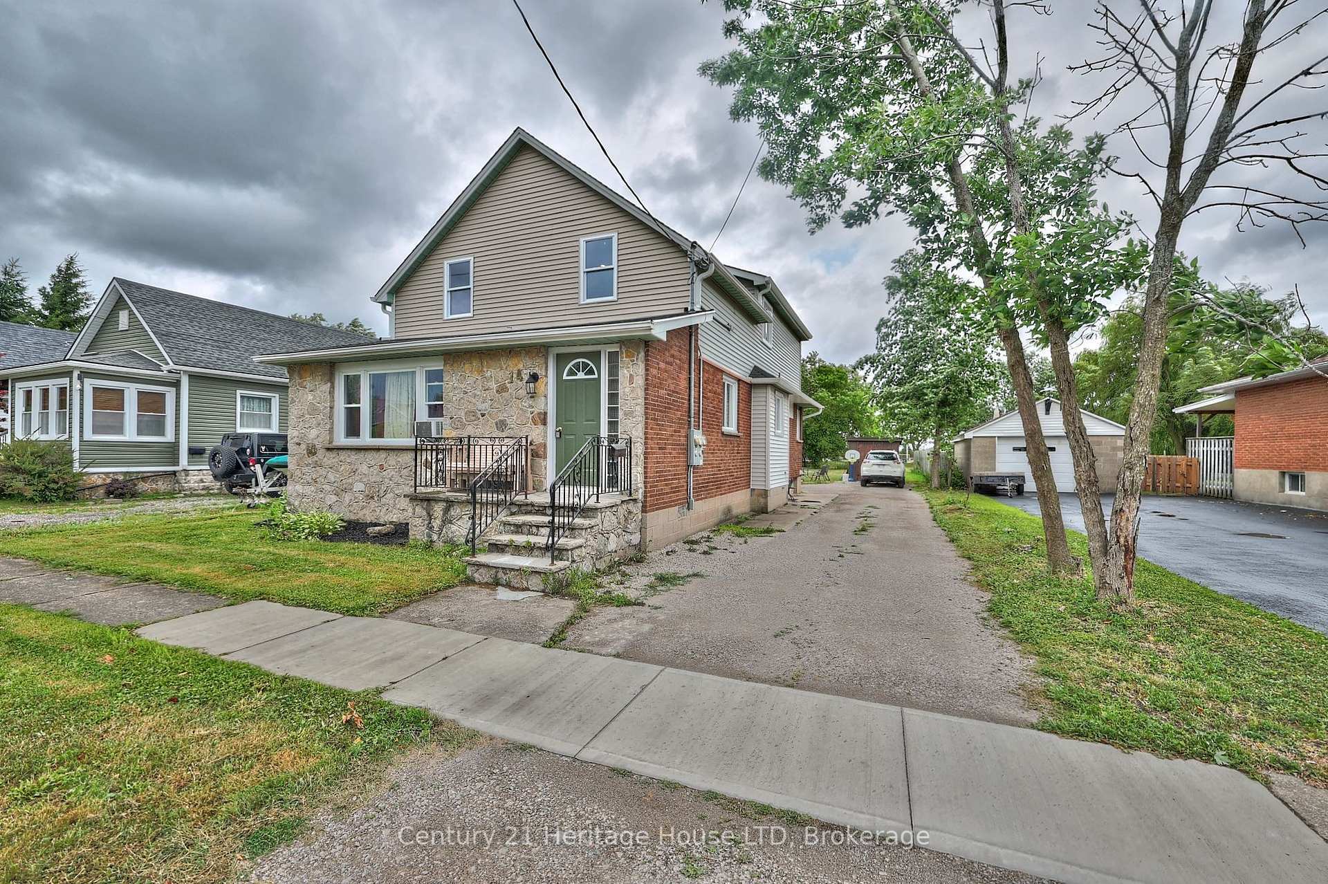 Photo de la propriété: 14 Jennet Street ON L2A 4B9
