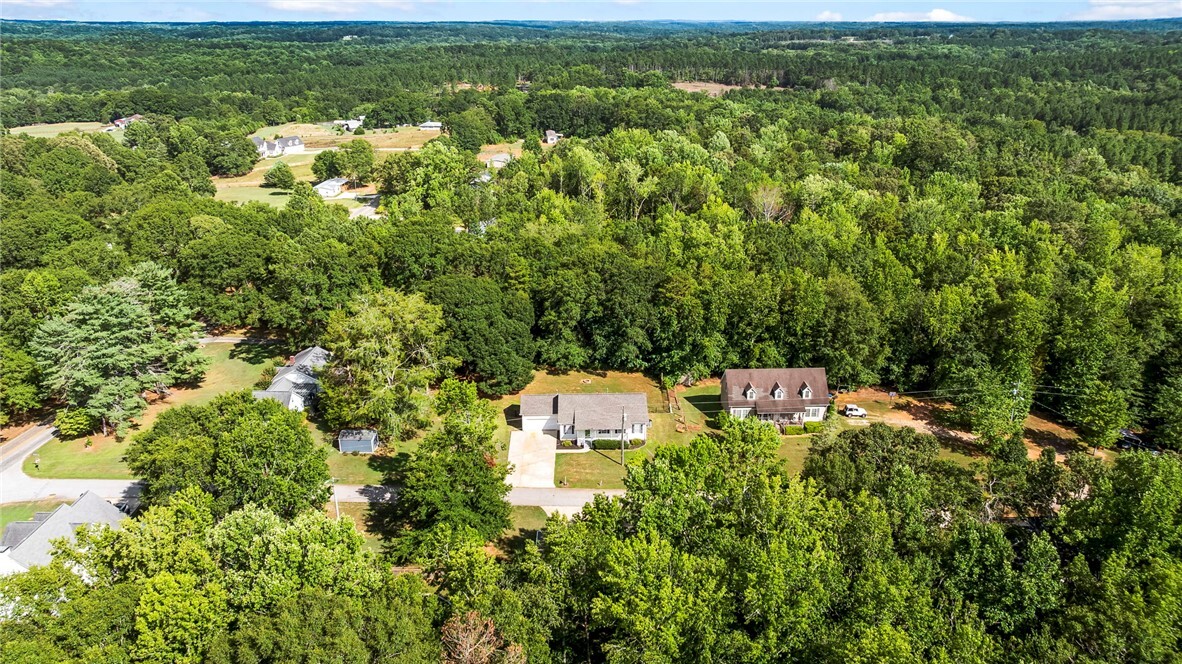 Property Photo: 7 Four Leaf Court SC 29669