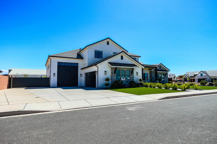 Property Photo:  2045 S 3040 E  UT 84790 