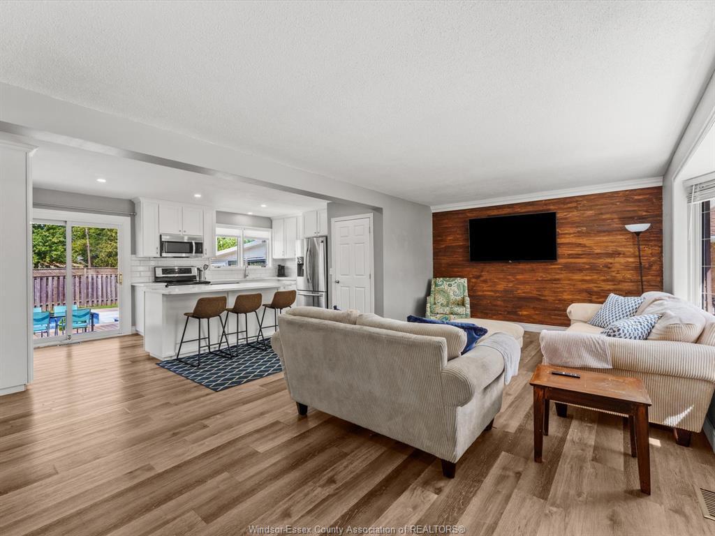 Photo de la propriété:  48 Main Street North  ON N9V 2X8 