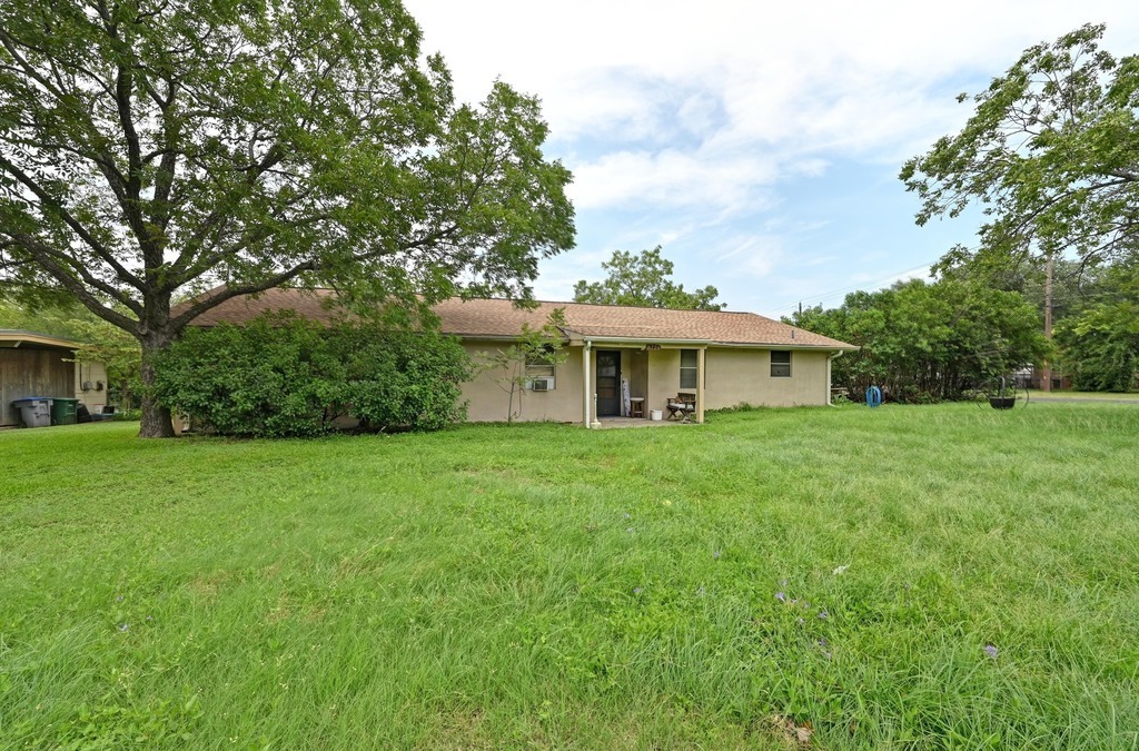 Property Photo: 8724 Leisure Drive TX 78754