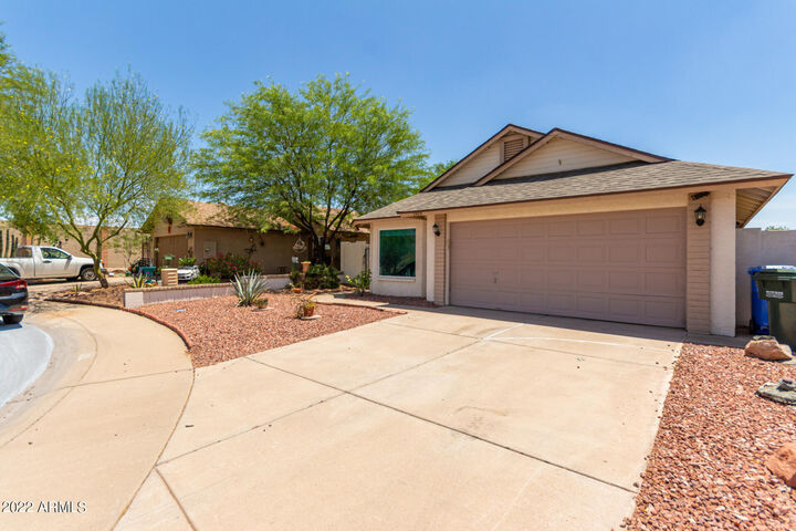 Property Photo: 1909 E Villa Theresa Drive AZ 85022