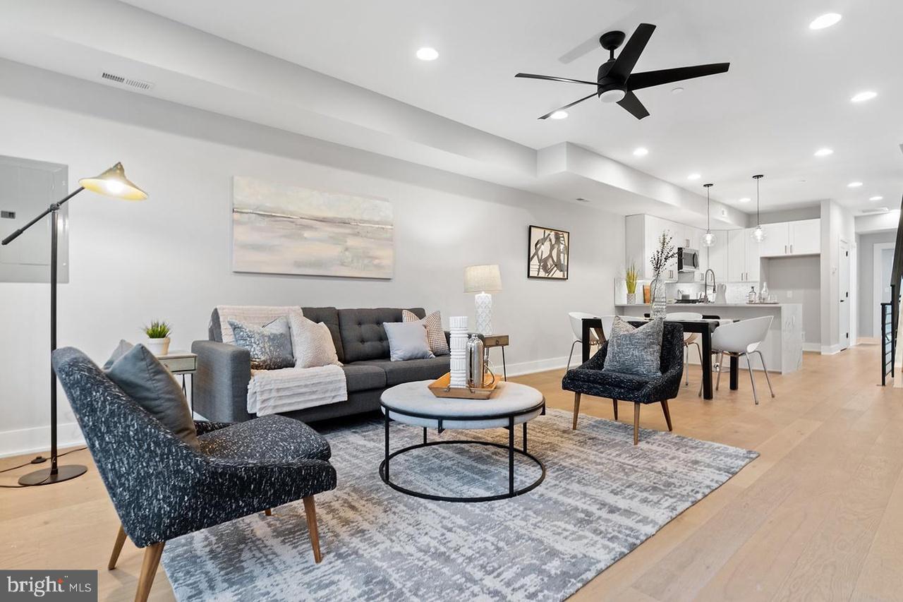 1316 E Passyunk Avenue B  Philadelphia PA 19147 photo