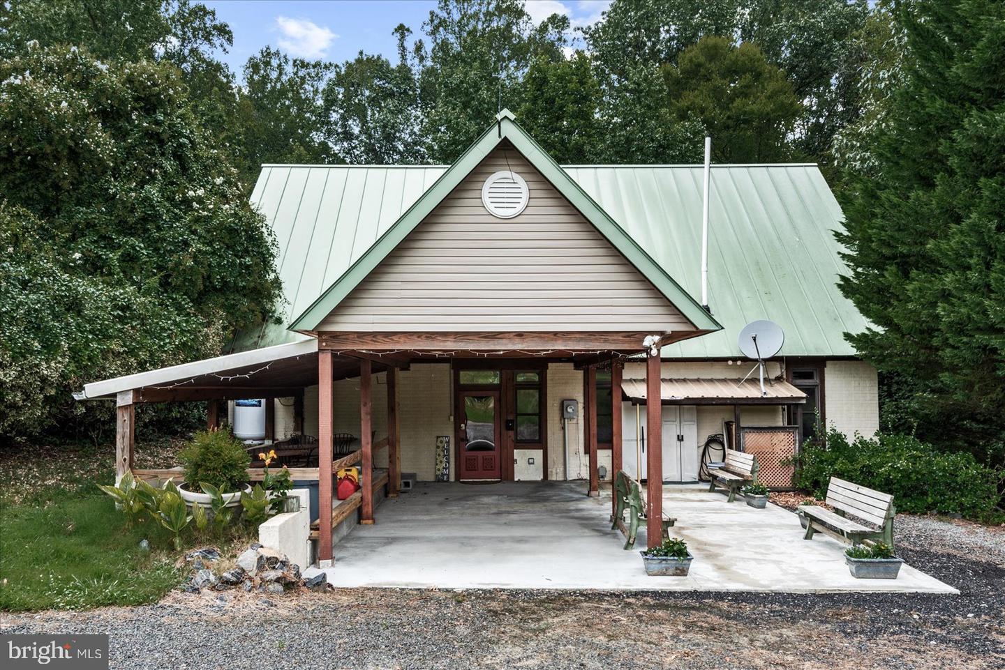 Property Photo: 8215 Oak Crest Drive VA 22485