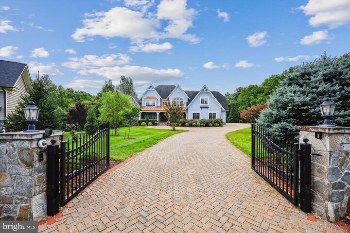 Property Photo:  12900 Quail Run Court  MD 20878 
