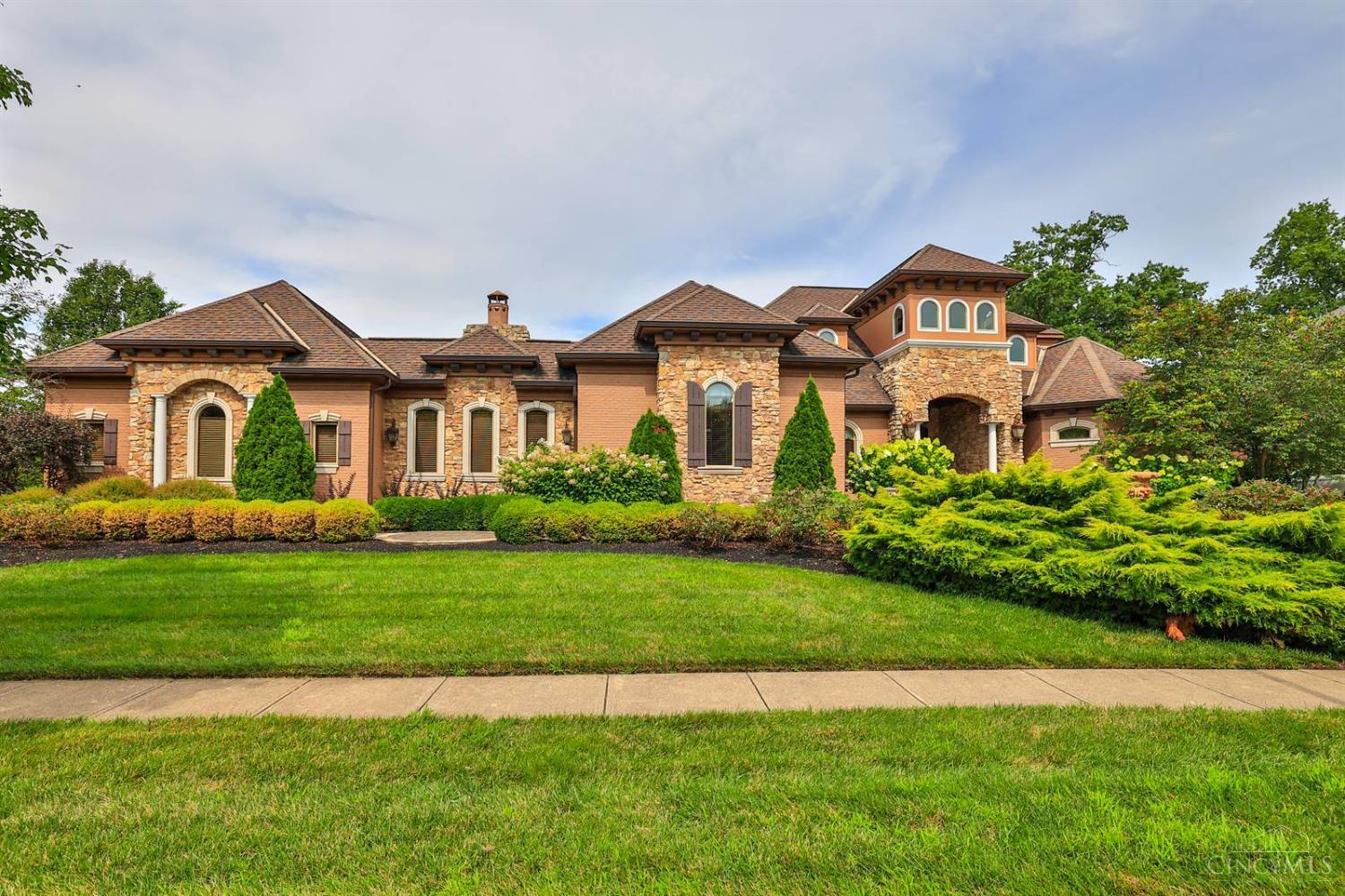 Property Photo: 25 Vintage Walk OH 45249