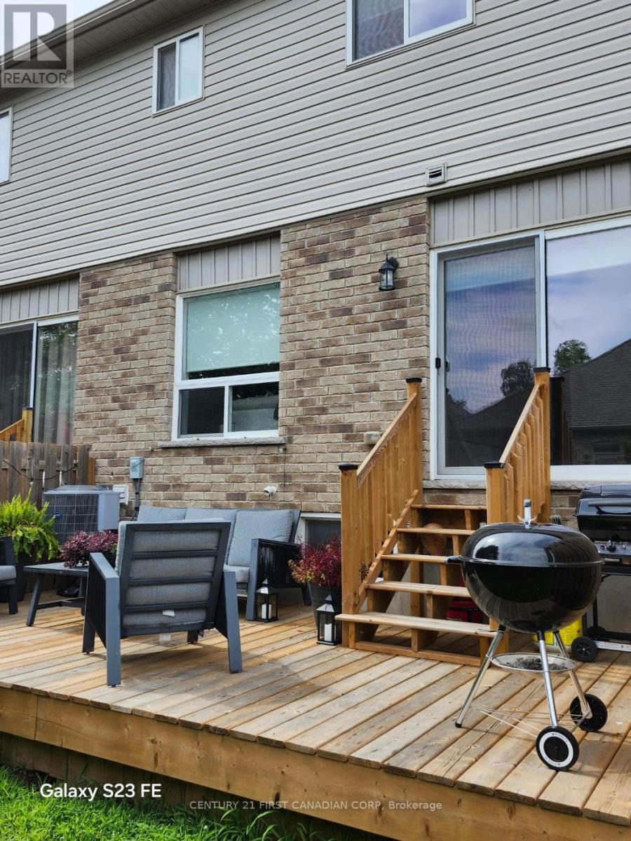 Property Photo:  1220 Riverbend Road 45  ON N6K 0G5 