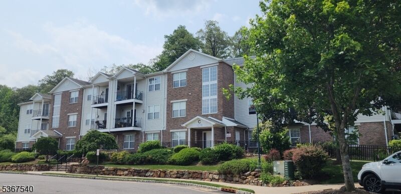 Property Photo:  79 Mountainview Ct 79  NJ 07457 