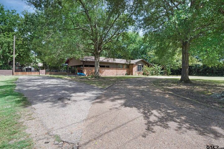 Property Photo:  302 N Sissy Spacek  TX 75783 