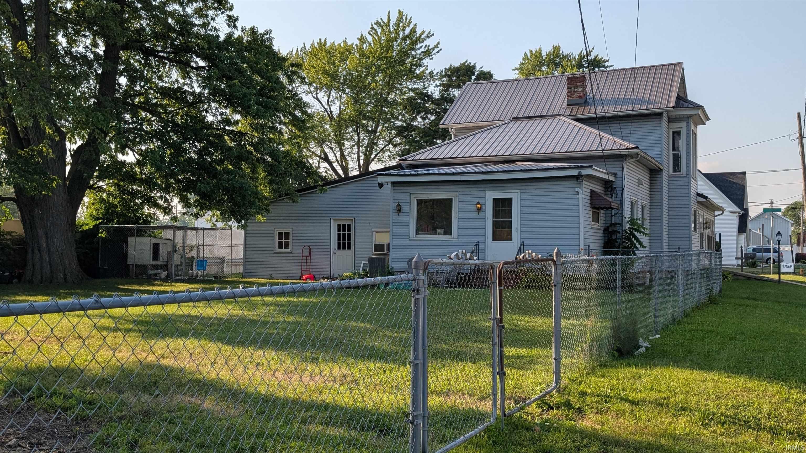 Property Photo: 702 W Cherry Street IN 46714