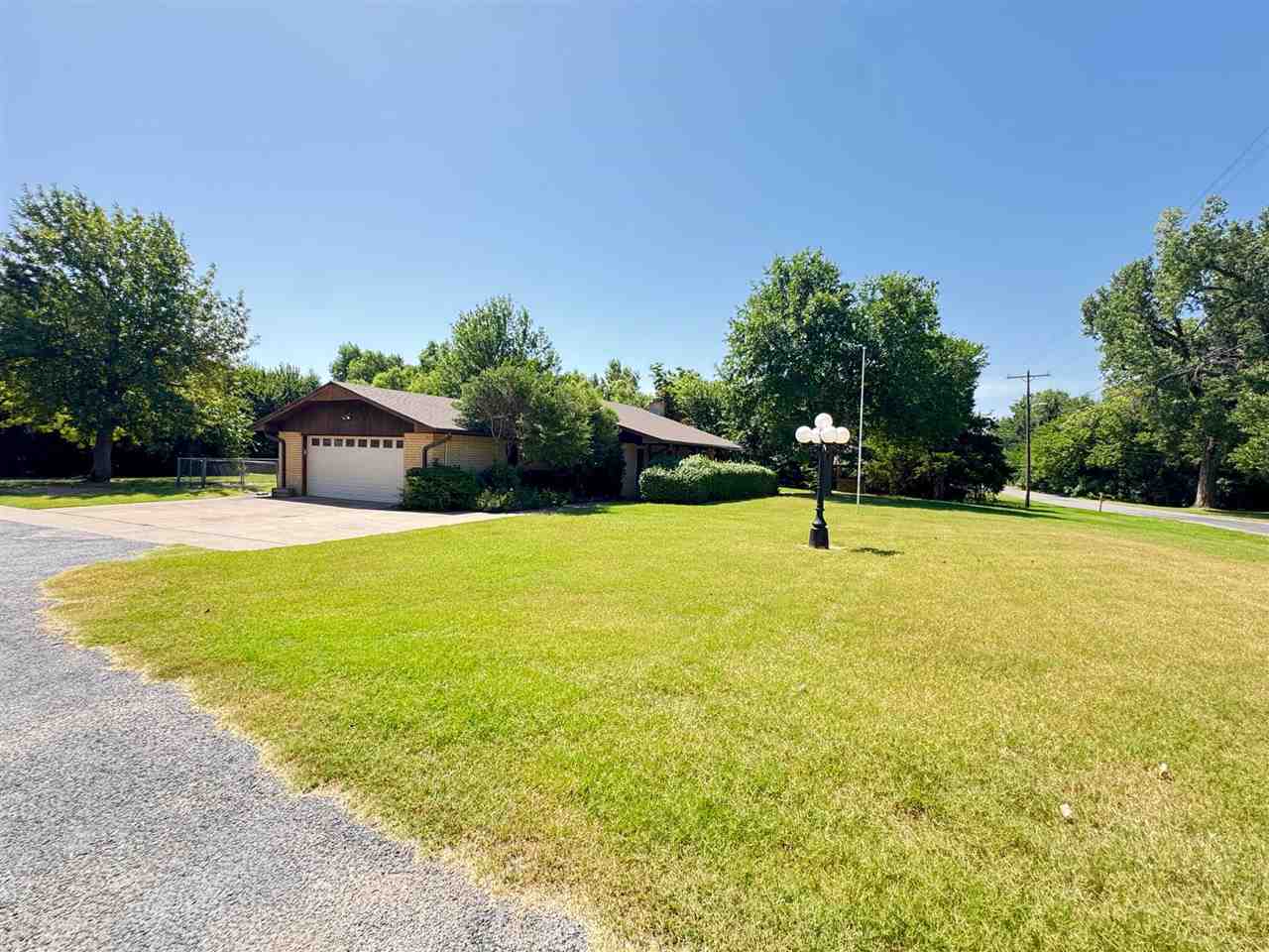 Property Photo:  506 S East Dr  OK 73541 