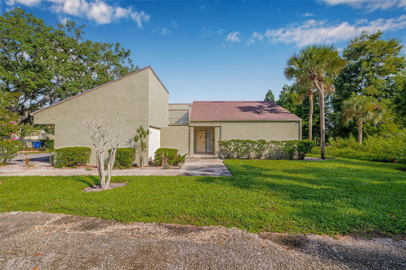 Property Photo: 13509 Palmwood Lane FL 33618