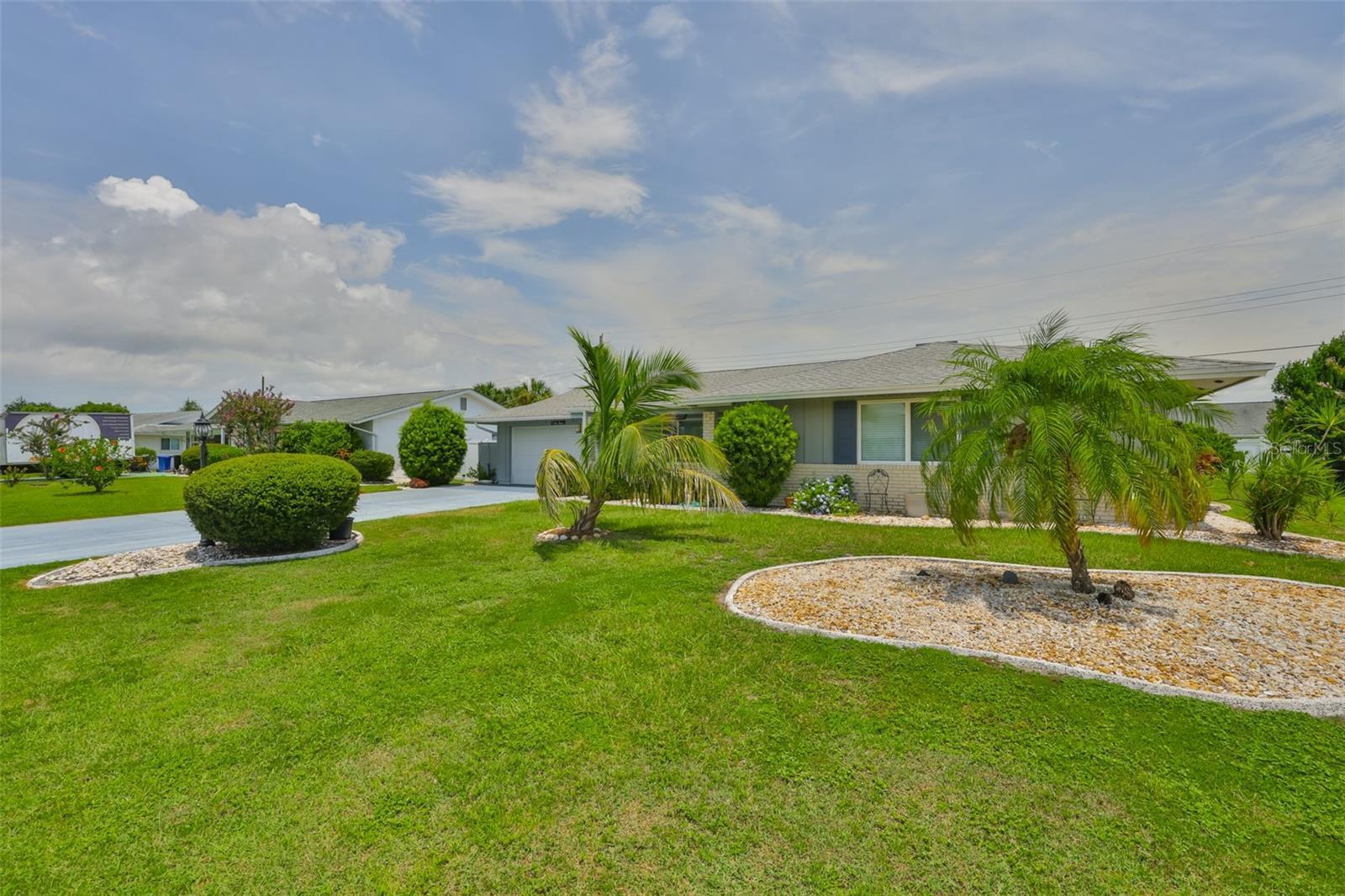 Property Photo: 613 La Jolla Avenue FL 33573