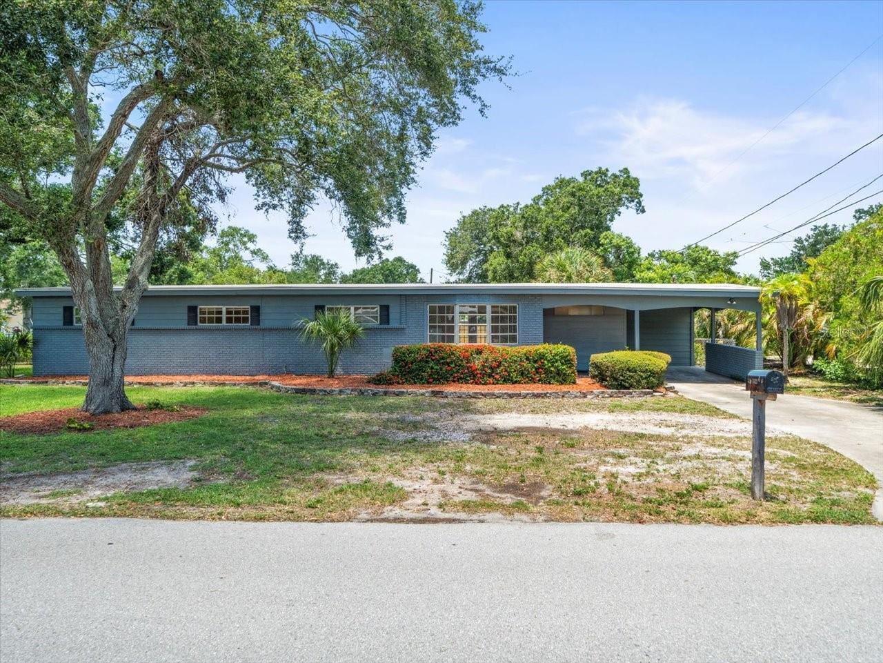 Property Photo: 1622 Sherwood Street FL 33755