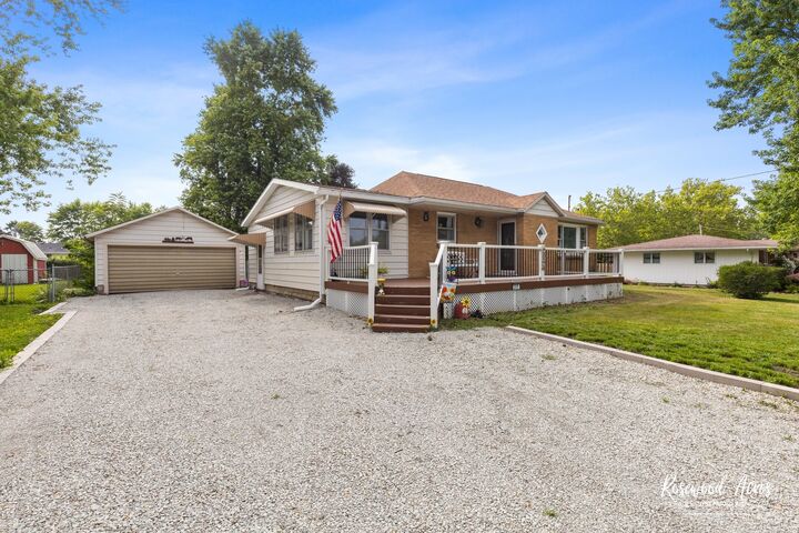 Property Photo: 305 N 3rd Street IL 60930