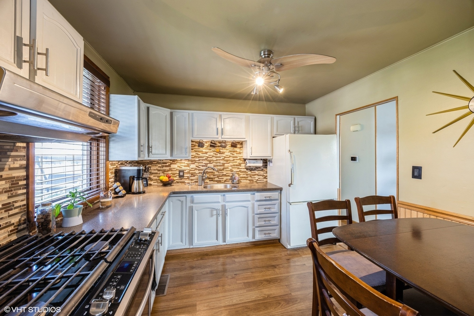Property Photo:  342 Newberry Avenue  IL 60526 