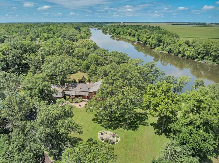 Property Photo:  864 Ash Drive  IL 60964 