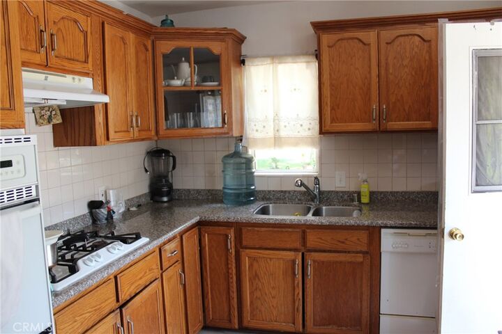 Property Photo:  7904 Crowndale Avenue  CA 90606