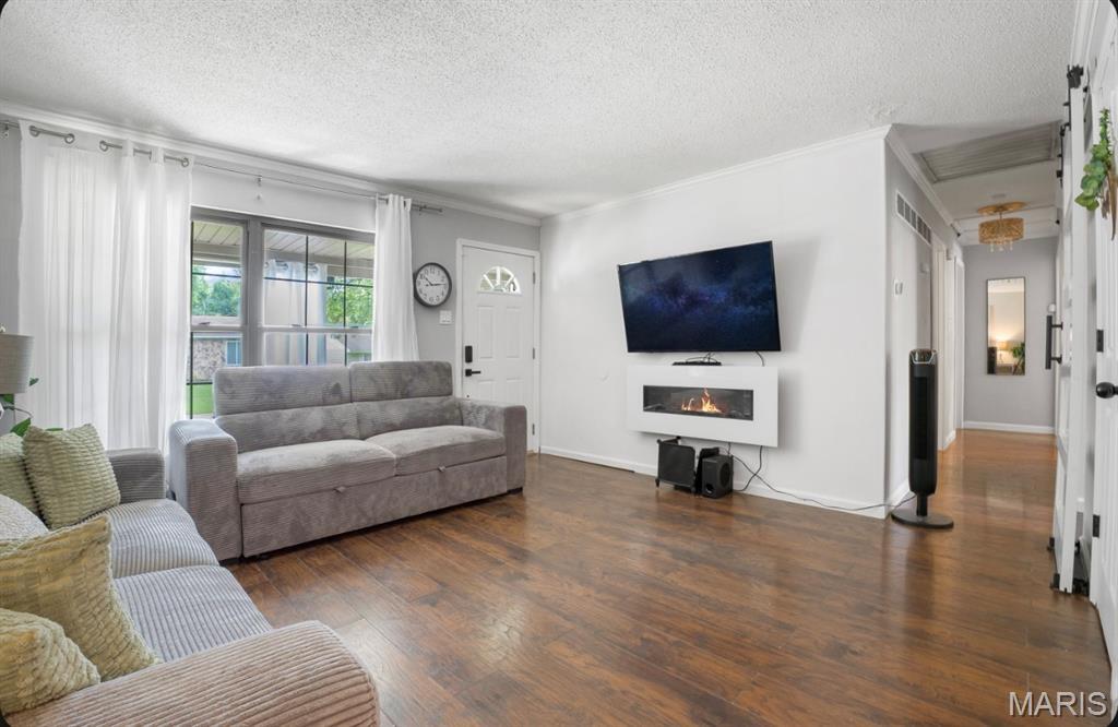 Property Photo: 8 Alandale Court MO 63031