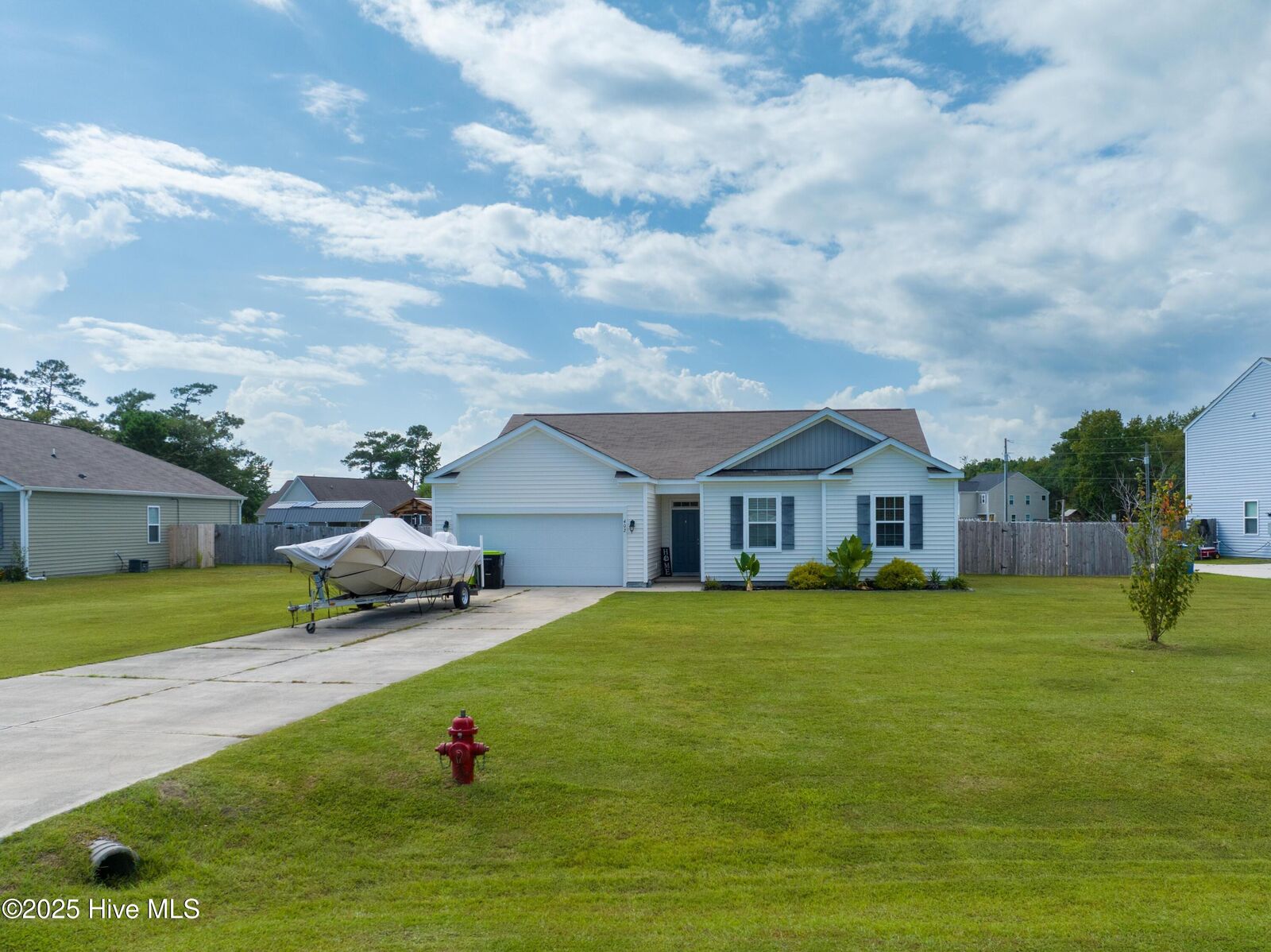 Property Photo: 402 Saxby Way NC 28445