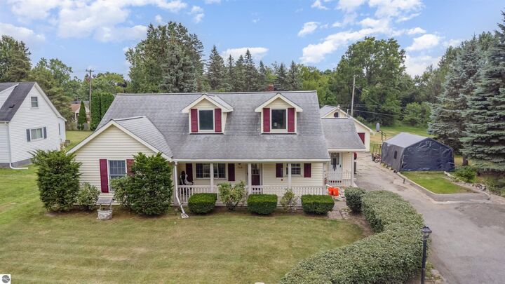 Property Photo: 764 Oakwood Road MI 48462