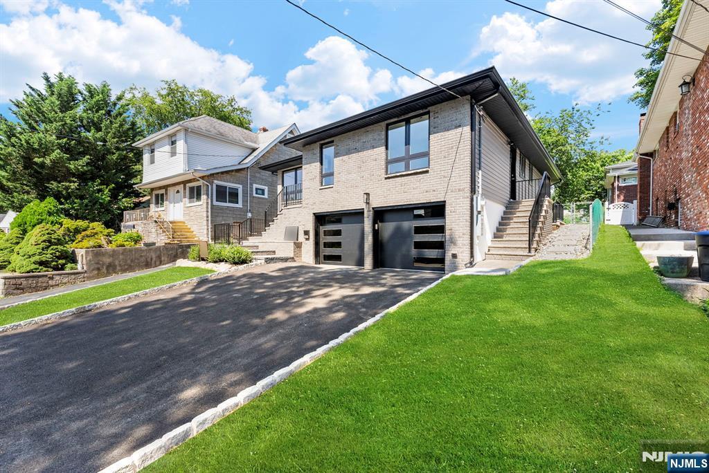 Property Photo:  1087 Kingsland Lane  NJ 07024 