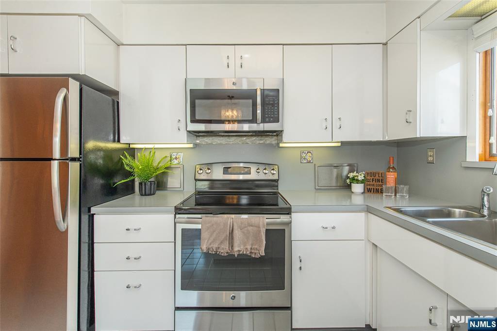 Property Photo:  21 Westminster Place  NJ 07026 