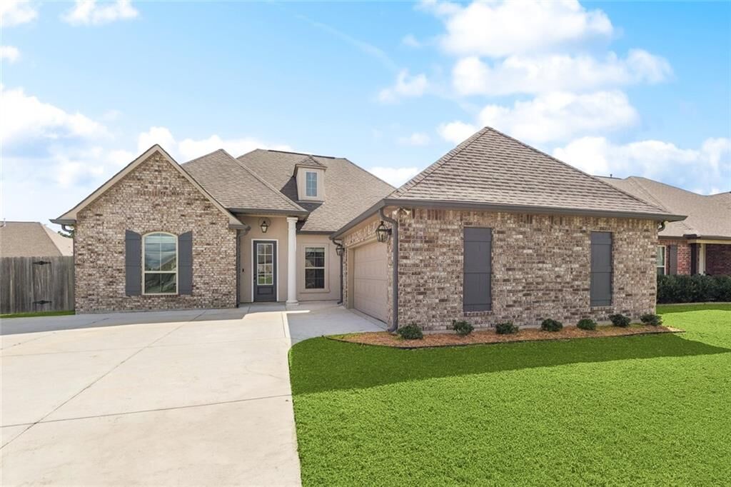 Property Photo: 115 Summer Cypress Lane LA 70037