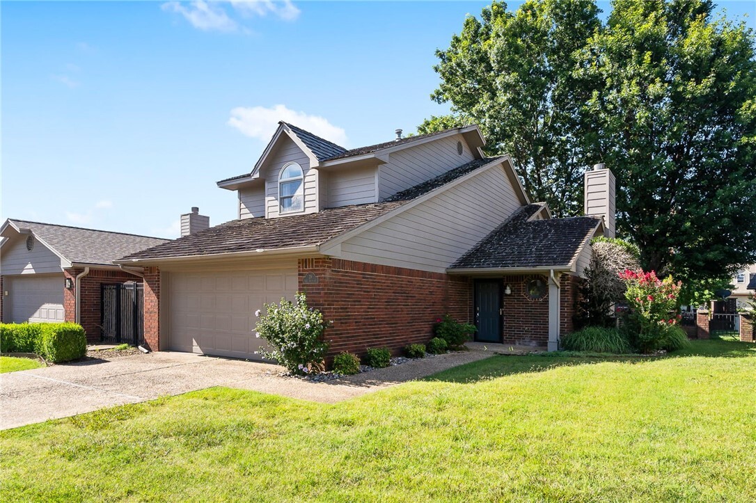 Property Photo: 29 W La Quinta Court AR 72758