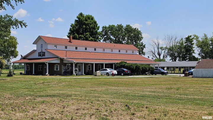 Property Photo:  1807 E Main Street  IL 62959 
