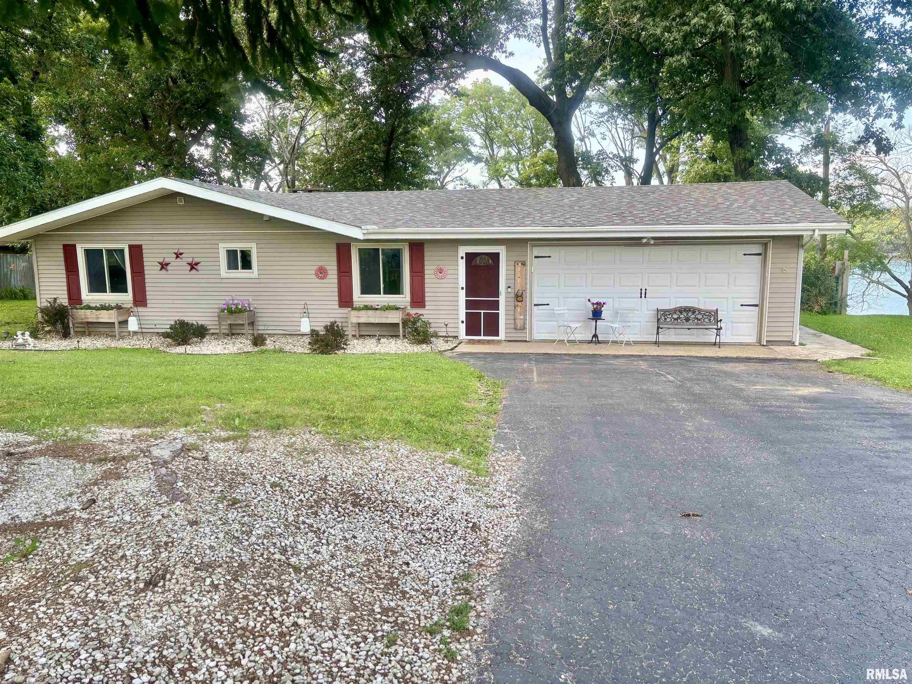 Property Photo:  24624 E Lakeview Drive  IL 61520 