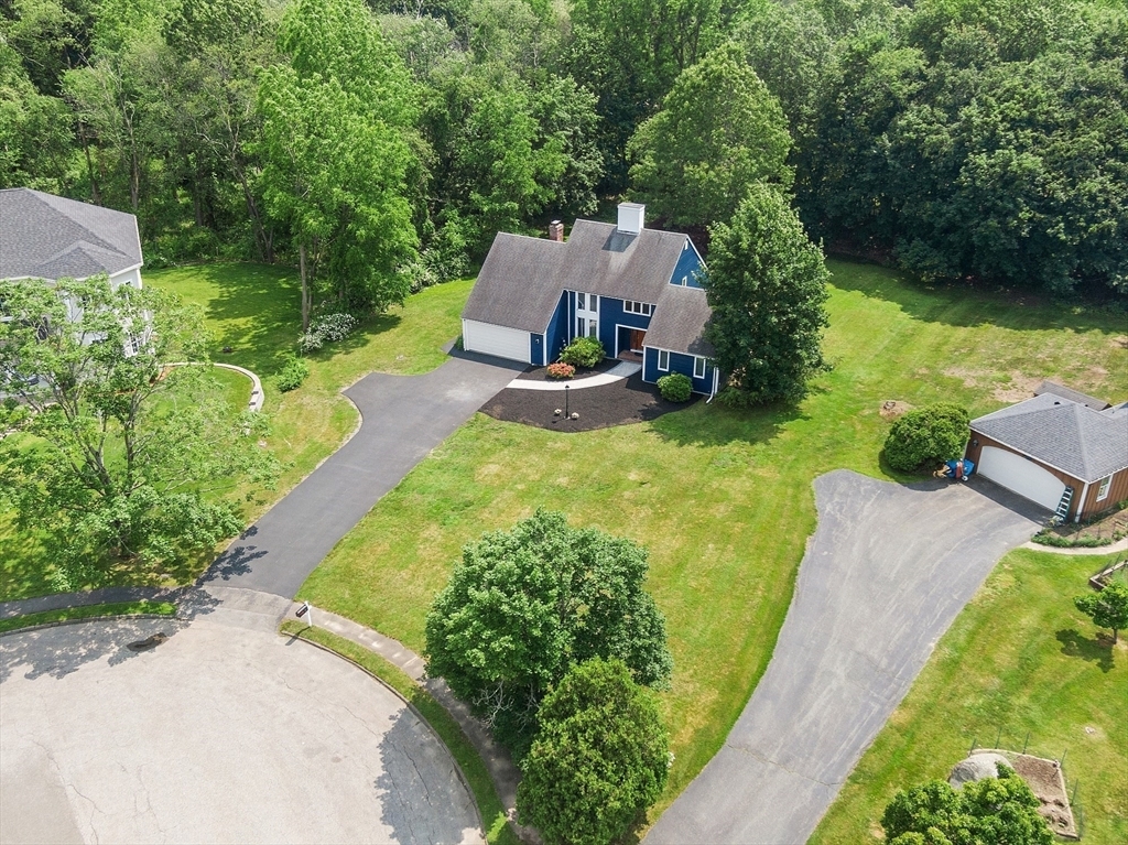 Property Photo:  11 Hampton Court  MA 01940 