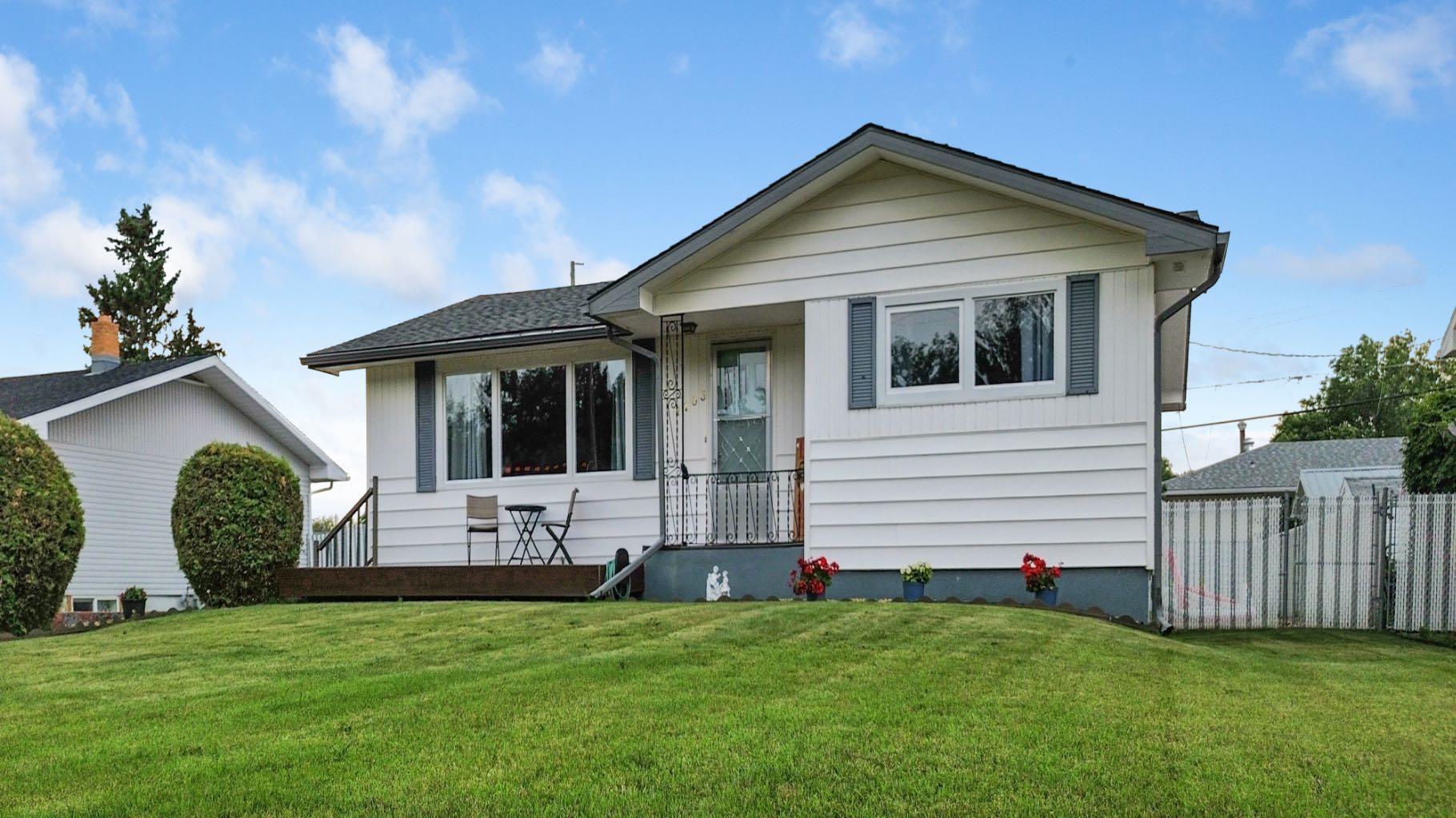 Photo de la propriété: 1103 Riverside Drive E AB T0J 0Y5