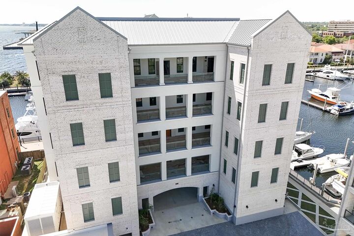 Property Photo:  801 S Palafox St 201  FL 32502 