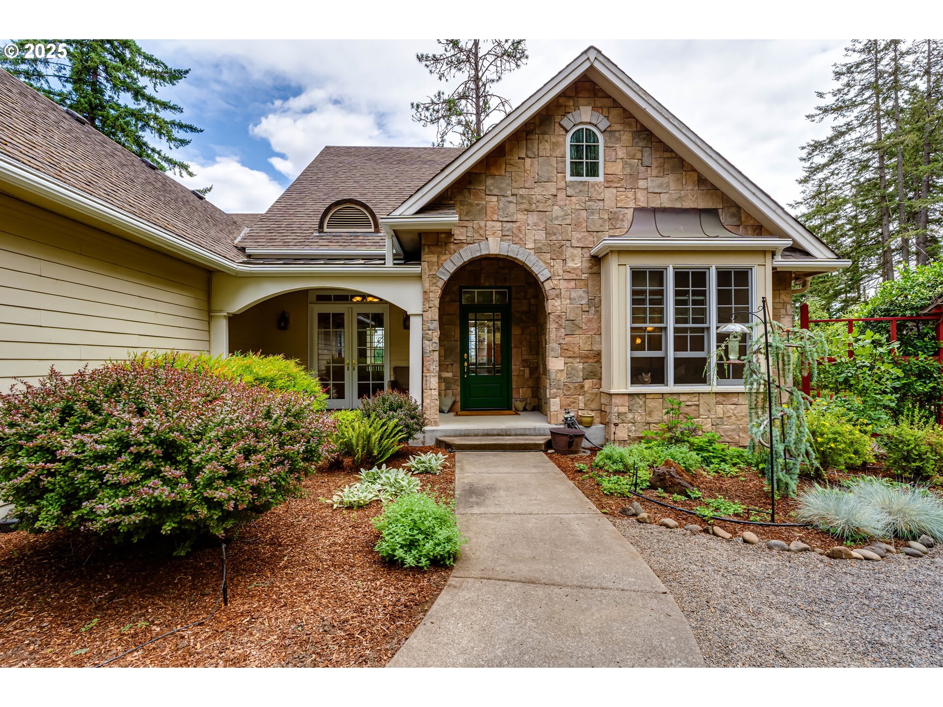 Property Photo: 85294 Ridgetop Dr OR 97405