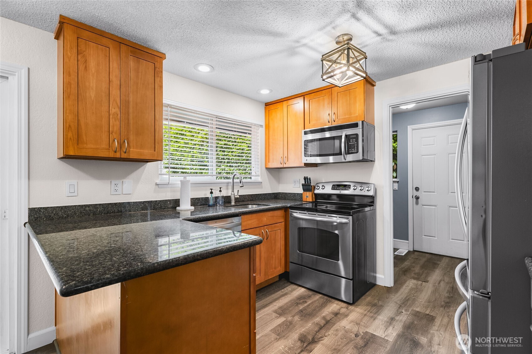 Property Photo: 28621 15th Avenue S WA 98003