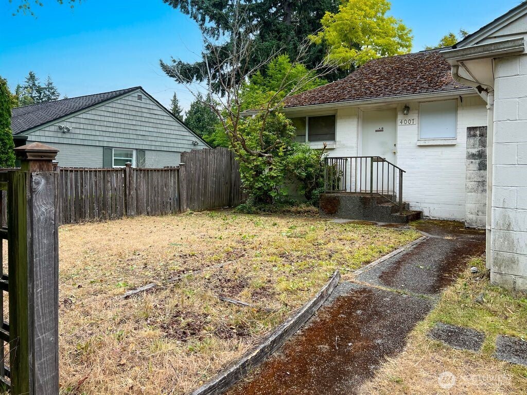 Property Photo: 4007 W Emerson Street WA 98199
