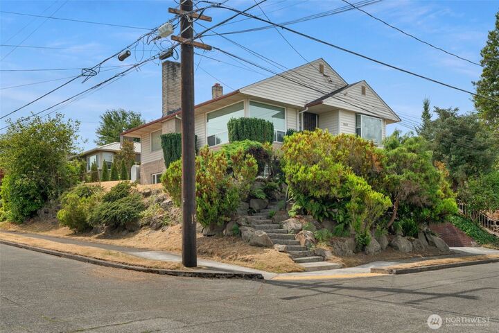 Property Photo: 2117 S Bayview Street WA 98144
