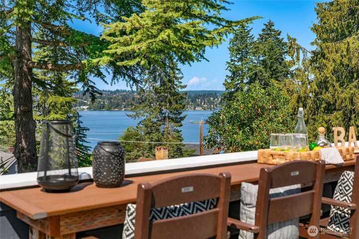 Property Photo: 7032 SE 20th Street WA 98040