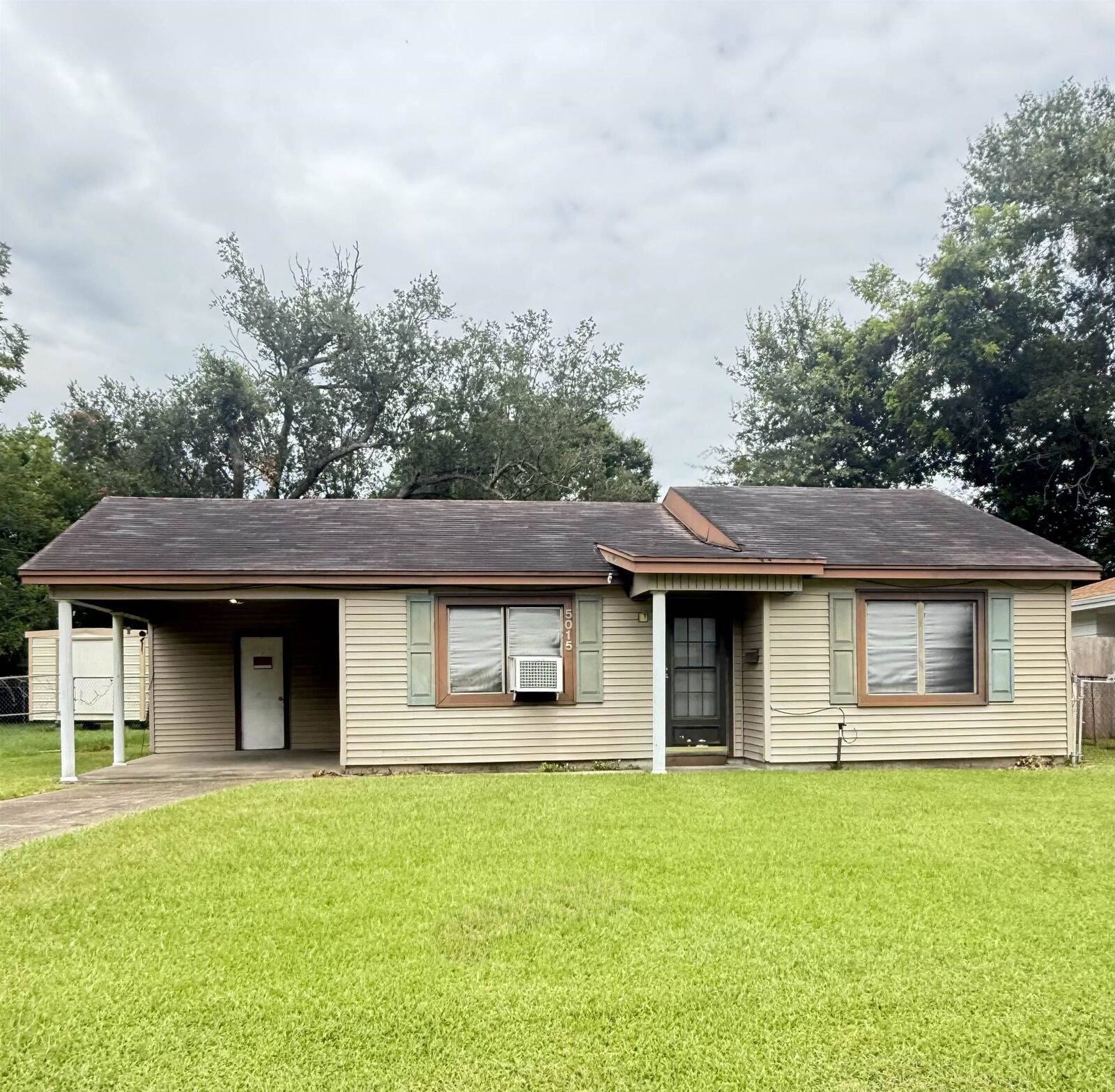 Property Photo: 5015 Park St TX 77705