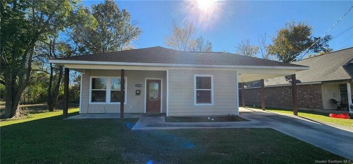 Property Photo:  2318 9th Street  LA 70601 